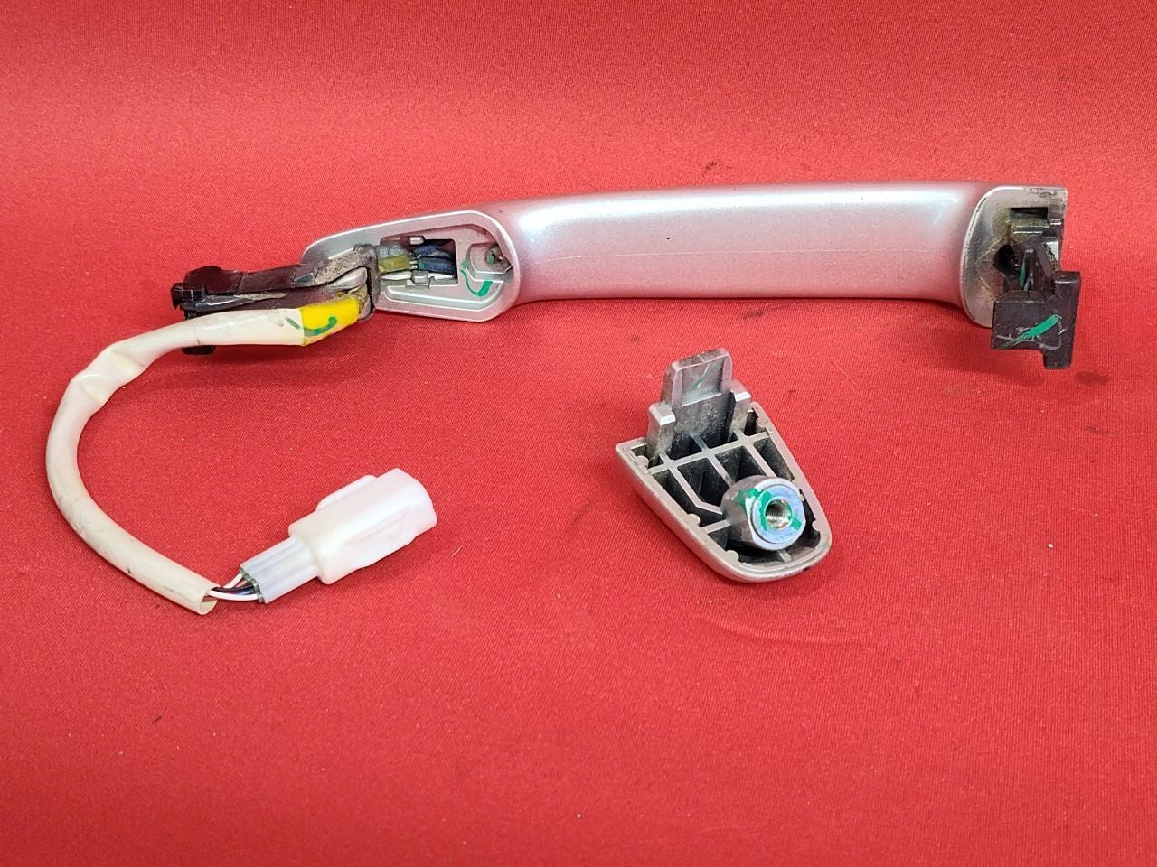 2008-2011 Toyota Camry FRONT RIGHT PASSENGER Exterior Door Handle Button Entry