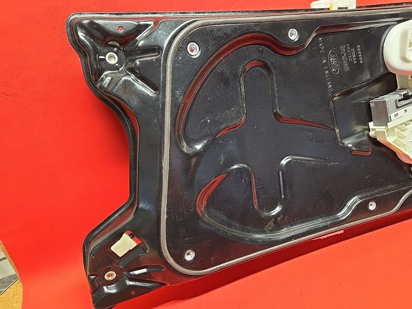 Genuine OEM 2005 - 2007 Land Rover LR3 Left Window Regulator w/ Motor CUR000140