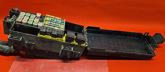 2008 Jeep Commander Grand Cherokee 3.7L V6 Engine Fuse Box Junction Block