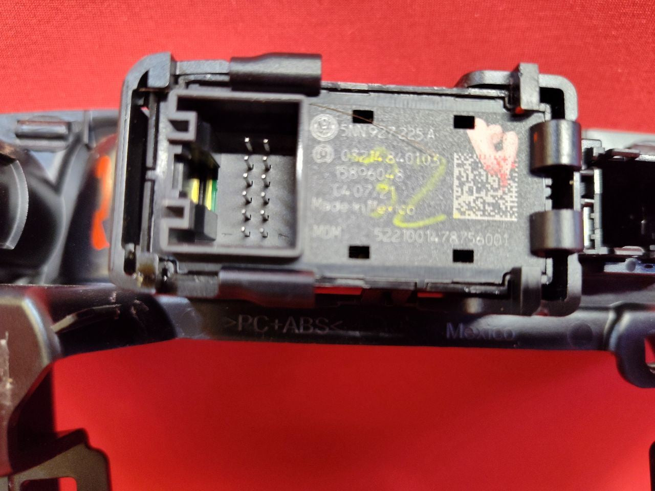 18-24 VW Volkswagen Tiguan Gear Shifter Lever Trim Bezel w/ Dual 2 Stage Locks