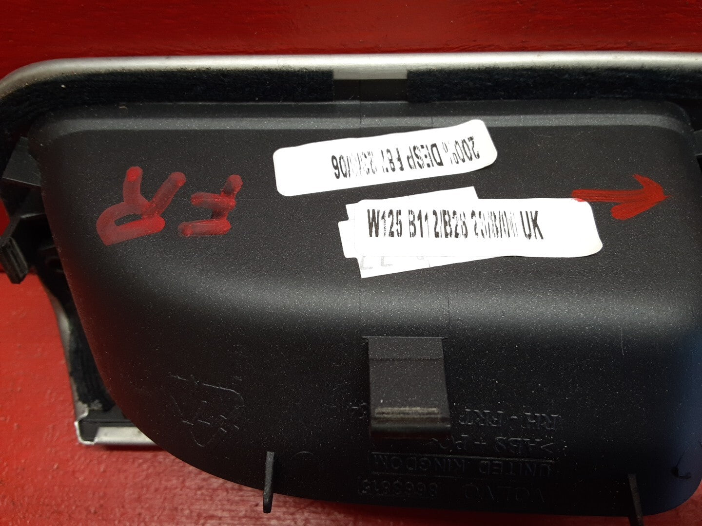 2004 - 2007 Volvo V50 S40 FRONT RIGHT PASSENGER Side Window Switch and Bezel