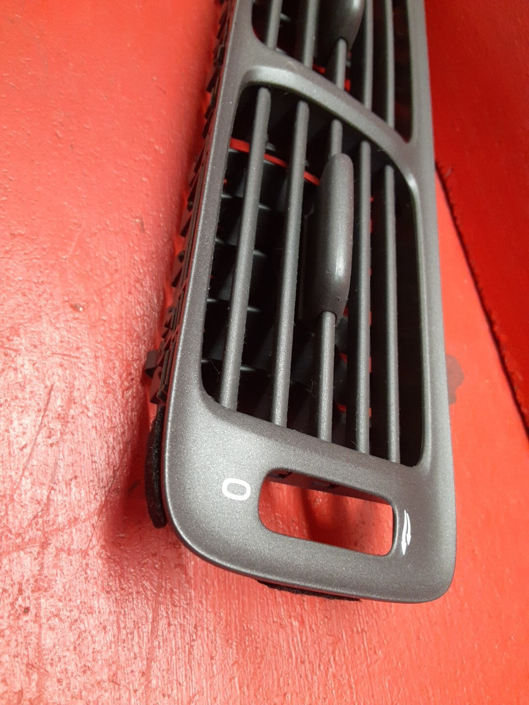 1998 - 2000 Volvo S70 V70 C70 CENTER Front Air Vent Grille A/C Heater Dash Panel