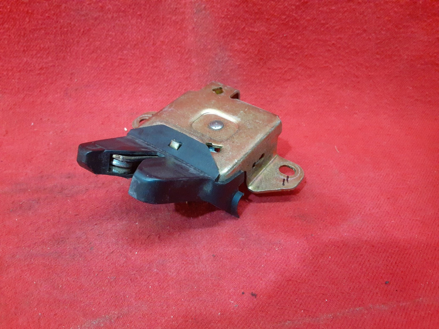 1997 1998 1999 2000 2001 Toyota Camry Trunk Deck Lid Latch Lock Actuator