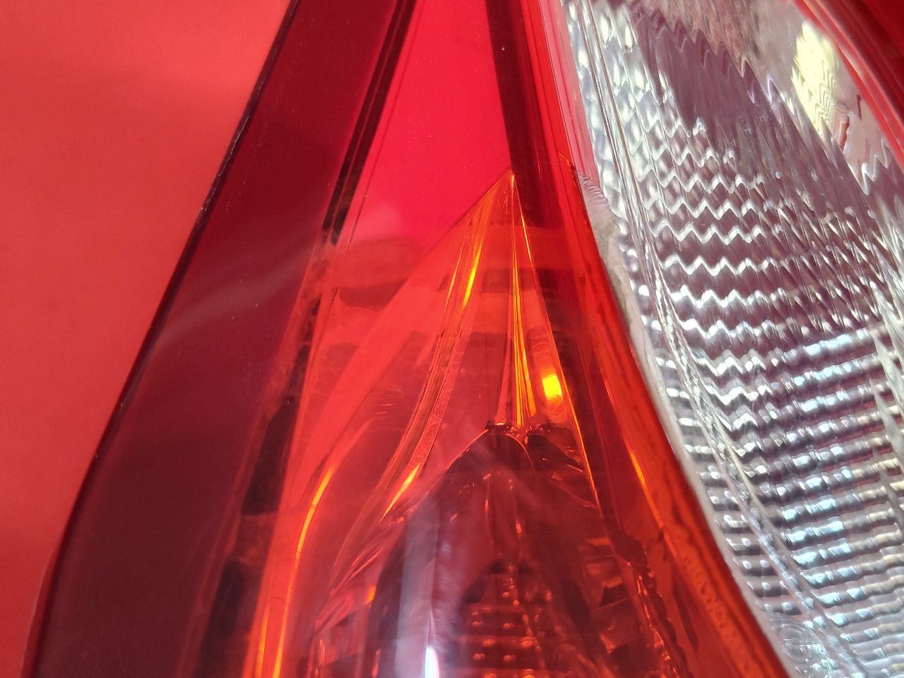 18-19 Chevy Equinox RIGHT PASSENGER INNER Liftgate Mounted Tail Light Lamp