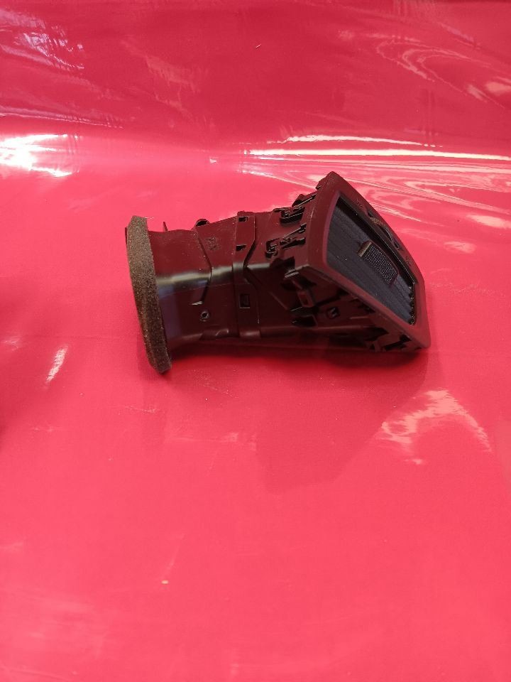 2013-2016 Hyundai Genesis Coupe RIGHT PASSENGER Outer Dash Panel Air Vent