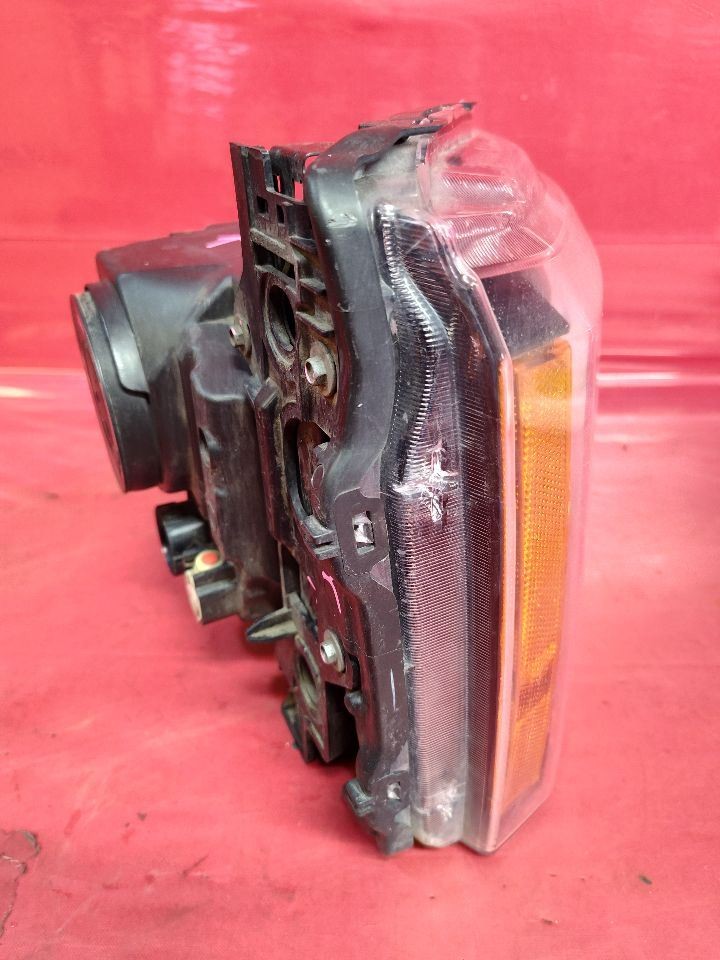 2011-2013 Land Rover LR3 Right Passenger HALOGEN Headlight Lamp w/ SIGNATURE