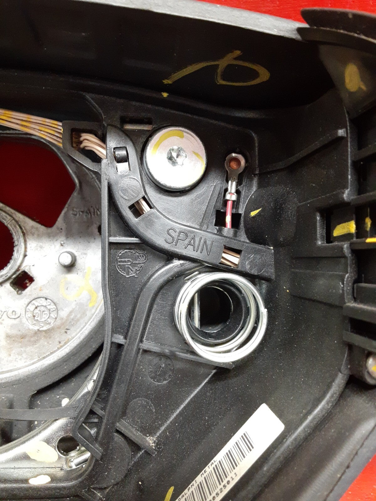 2004 Volvo XC90 Steering Wheel w/ Cruise and Radio Controls 30643088