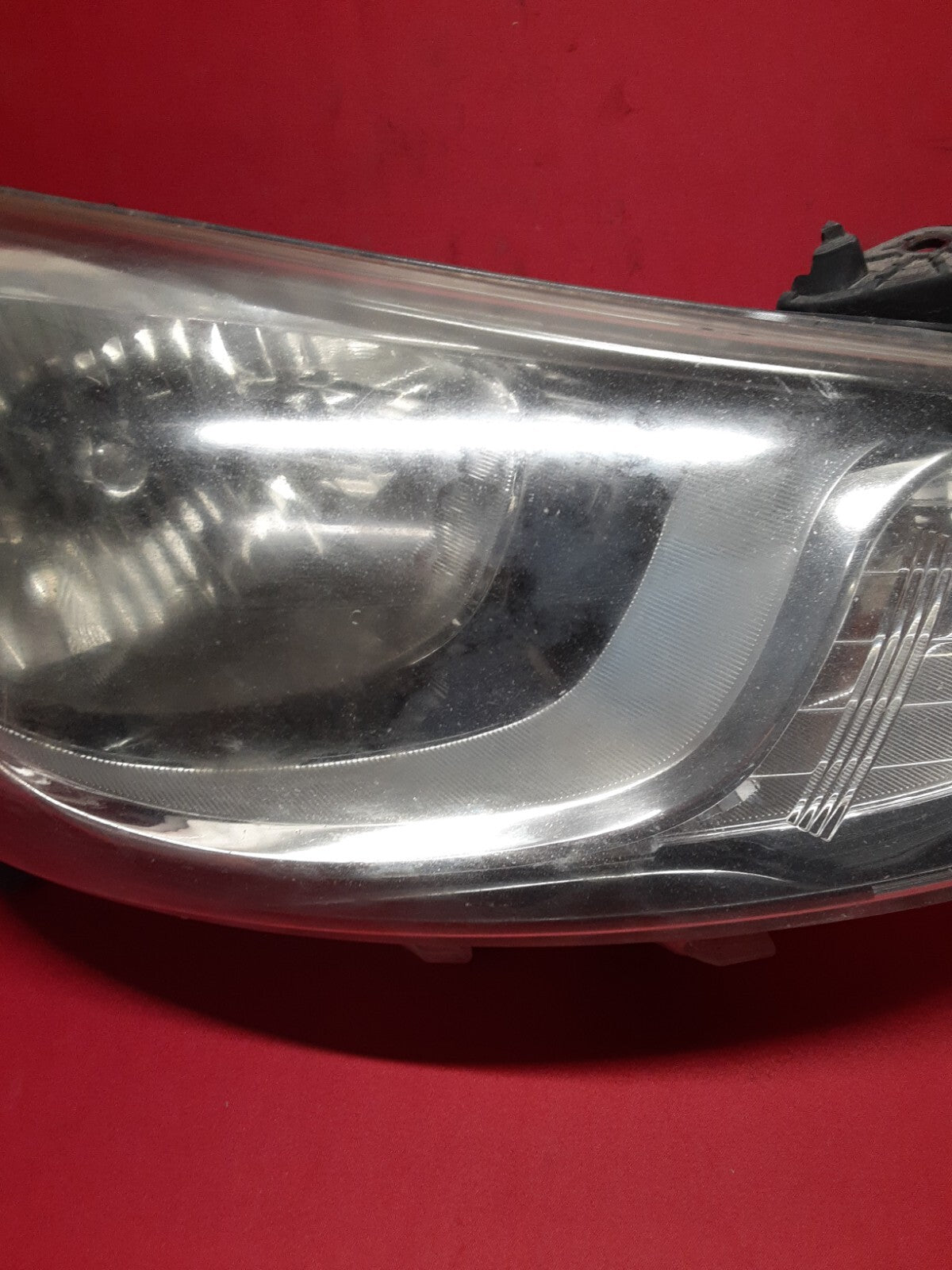 2012 - 2014 Hyundai Accent RIGHT PASSENGER Headlight Lamp Halogen 	92102-1R010