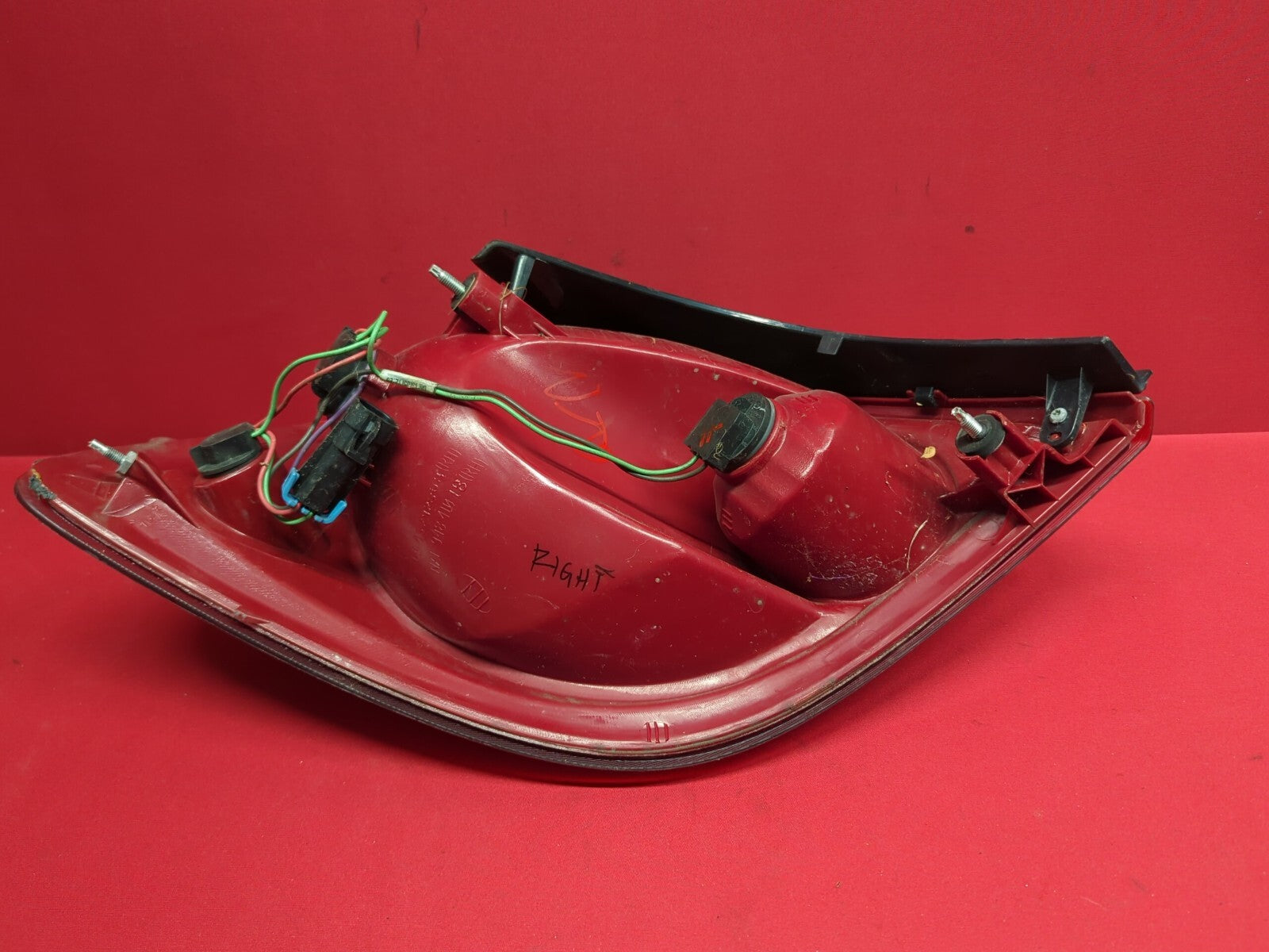 2005 - 2010 Pontiac G6 RIGHT PASSENGER Tail Light Stop Lamp 15242808