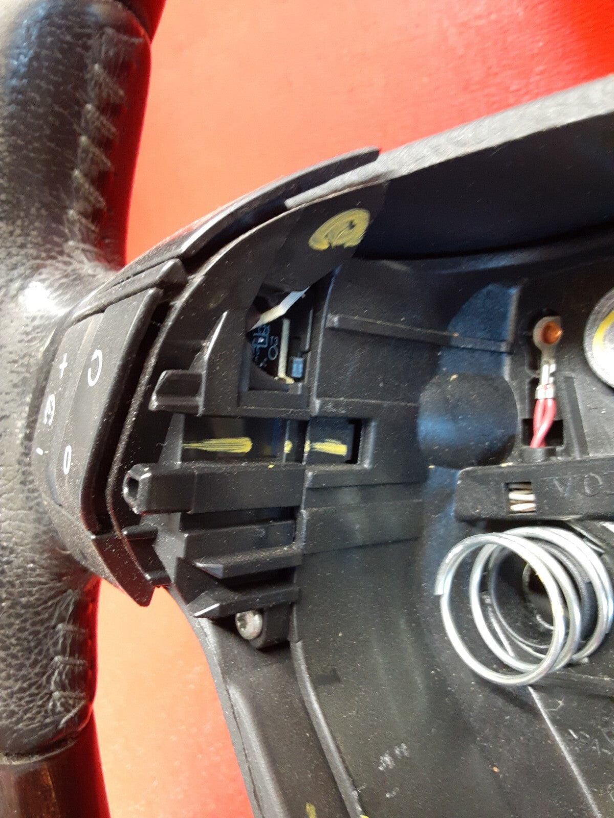 2004 Volvo XC90 Steering Wheel w/ Cruise and Radio Controls 30643088