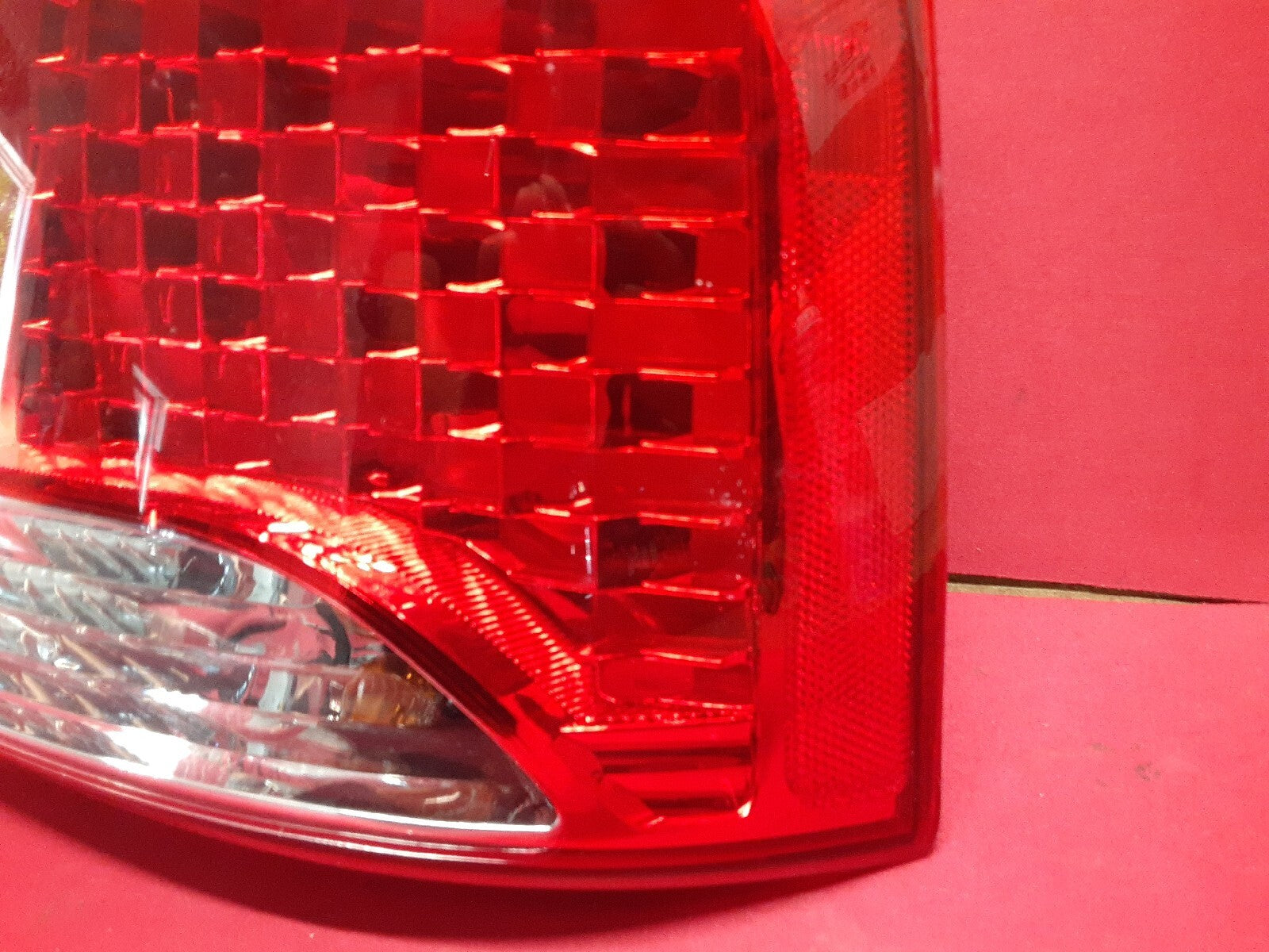 2011 - 2013 Kia Sorento PASSENGER Quarter Tail Light Lamp Halogen 92402-1U000