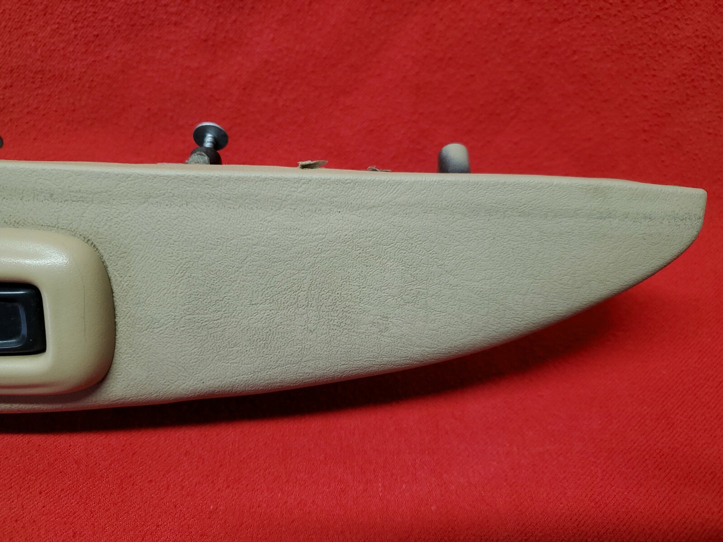 2005 2006 2007 2008 Chevrolet Chevy Trailblazer REAR LEFT Door Arm Rest Tan