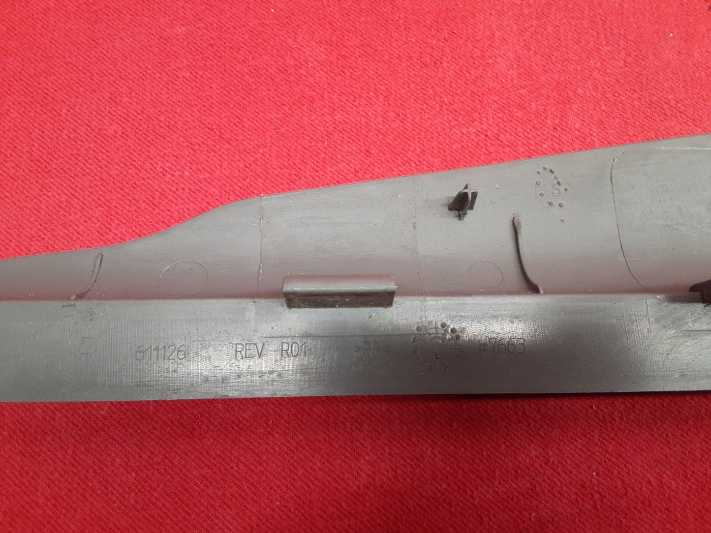 2005 2006 2007 Jeep Grand Cherokee / Commander RIGHT FRONT Seat Track Cover Trim