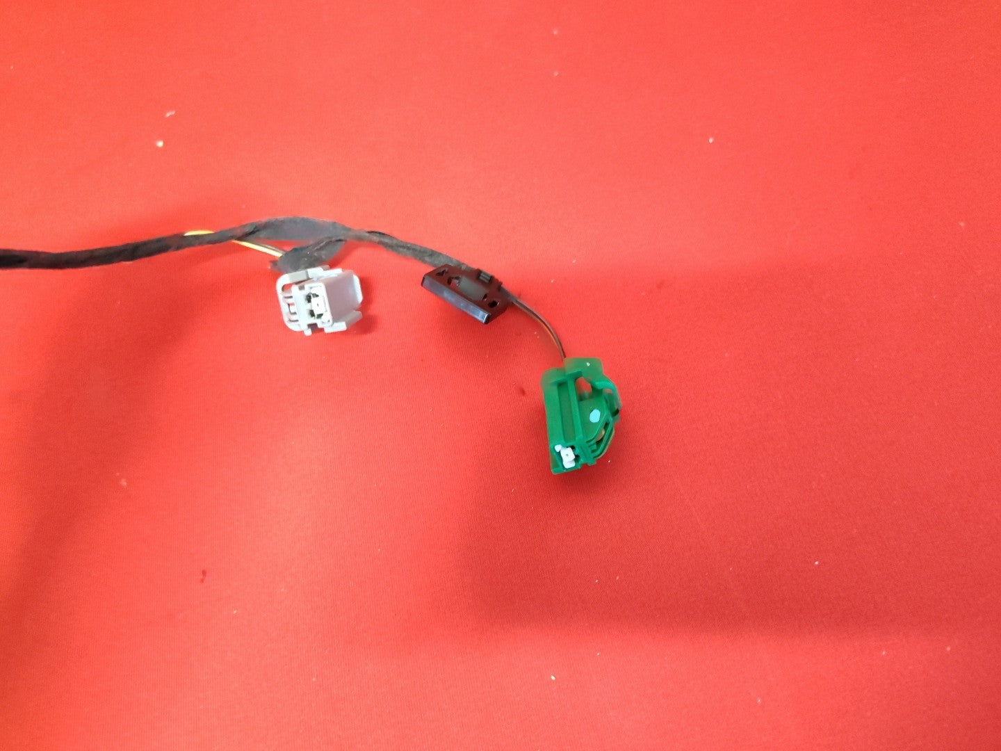 2012-2019 Range Rover Evoque REAR Dual Seat Belt Buckle - PIGTAIL WIRES ONLY