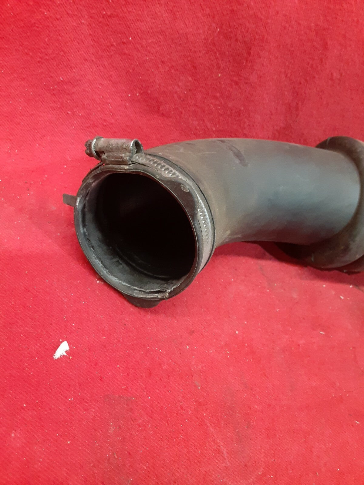 2005 - 2012 Volvo C70 Air Resonator Pipe / Turbo / Intercooler - 08692401