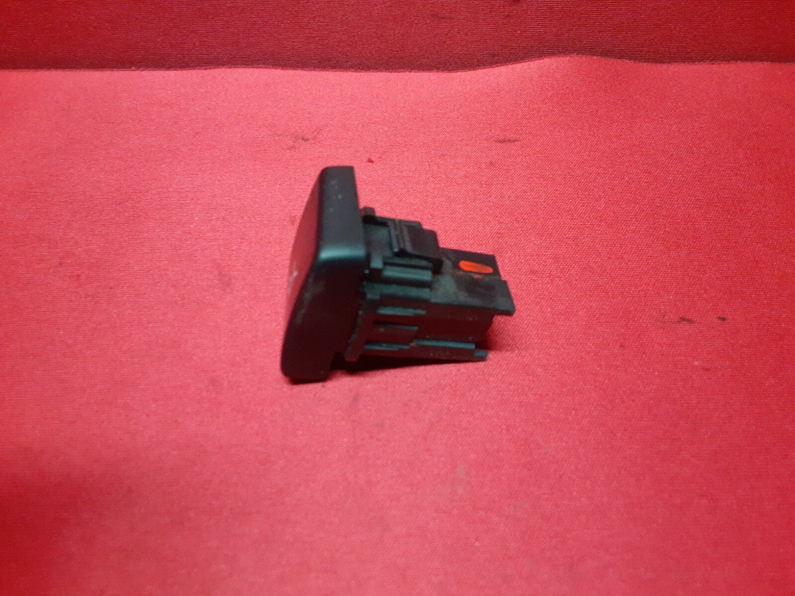 2010 - 2019 Lincoln MKT Dash Panel Liftgate Release Switch 	AE9Z-74432A38-AA