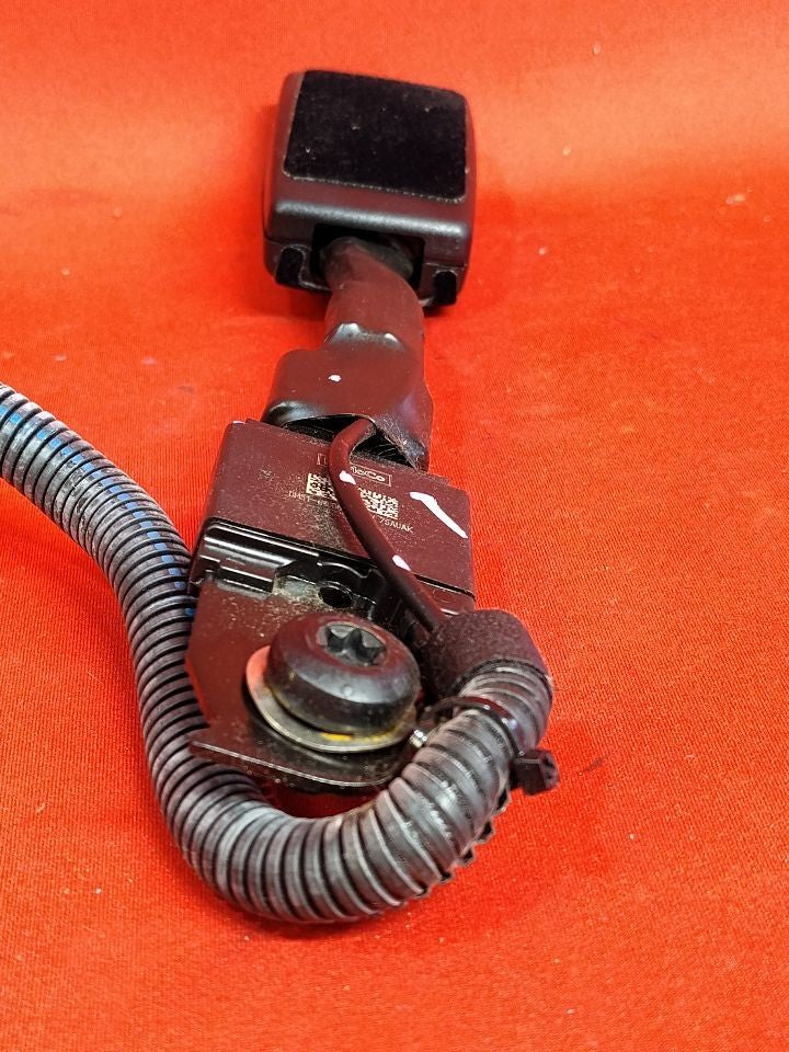 2012-2014 Ford Focus FRONT RIGHT PASSENGER Seat Belt Buckle Tongue Black