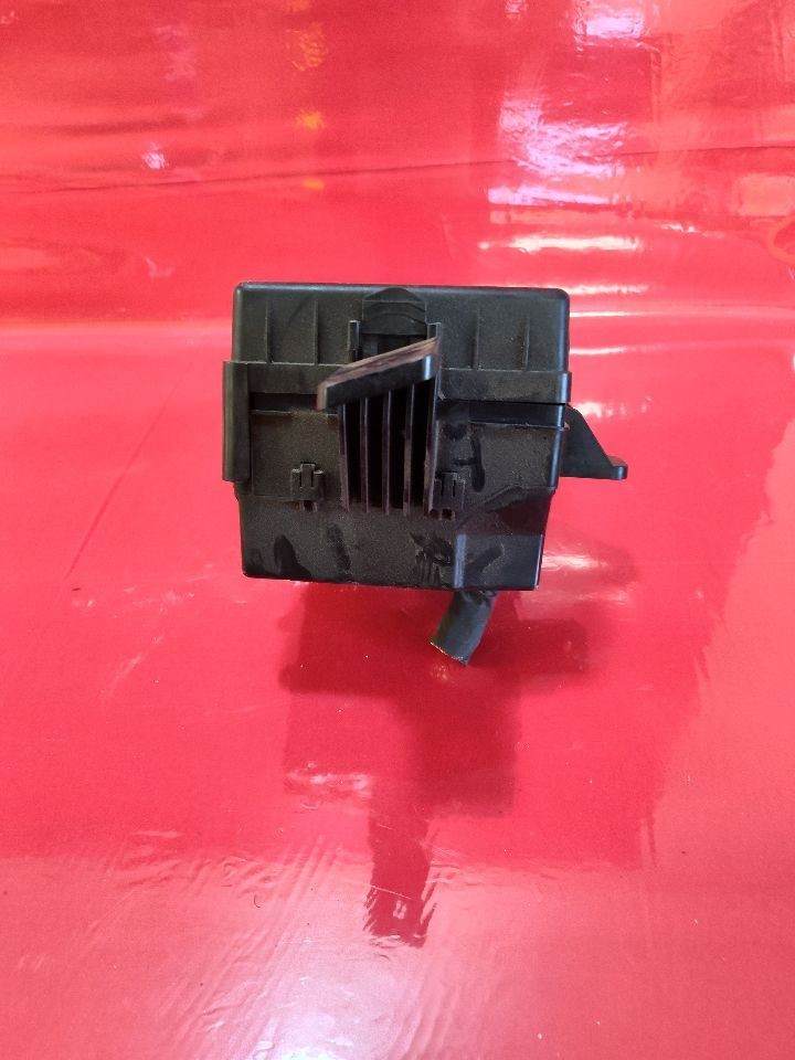 13-16 Hyundai Genesis Coupe 3.8L V6 Engine Compartment Fuse Box Junction Block
