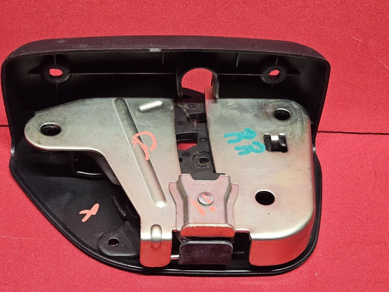 2007 2008 Honda Fit REAR RIGHT PASSENGER Seat Latch Lock Actuator Graphite Black