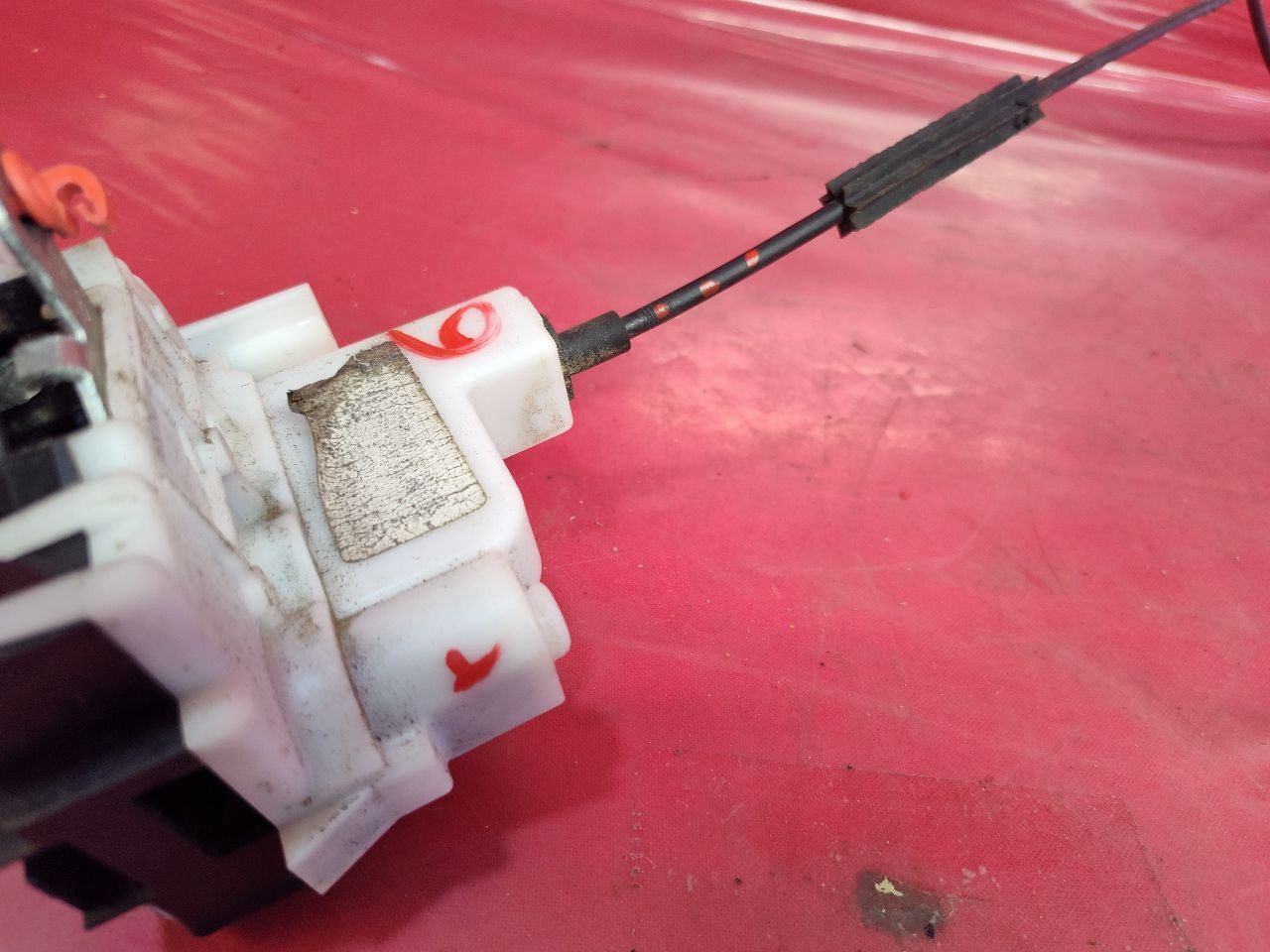 2012-2019 Fiat 500 FRONT RIGHT PASSENGER Door Latch Lock Actuator w/ Cable