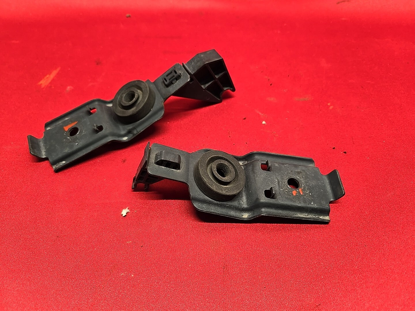 2005 2006 Saab 9-2x 2.5L UPPER Radiator Support Mount Brackets SET 32007322