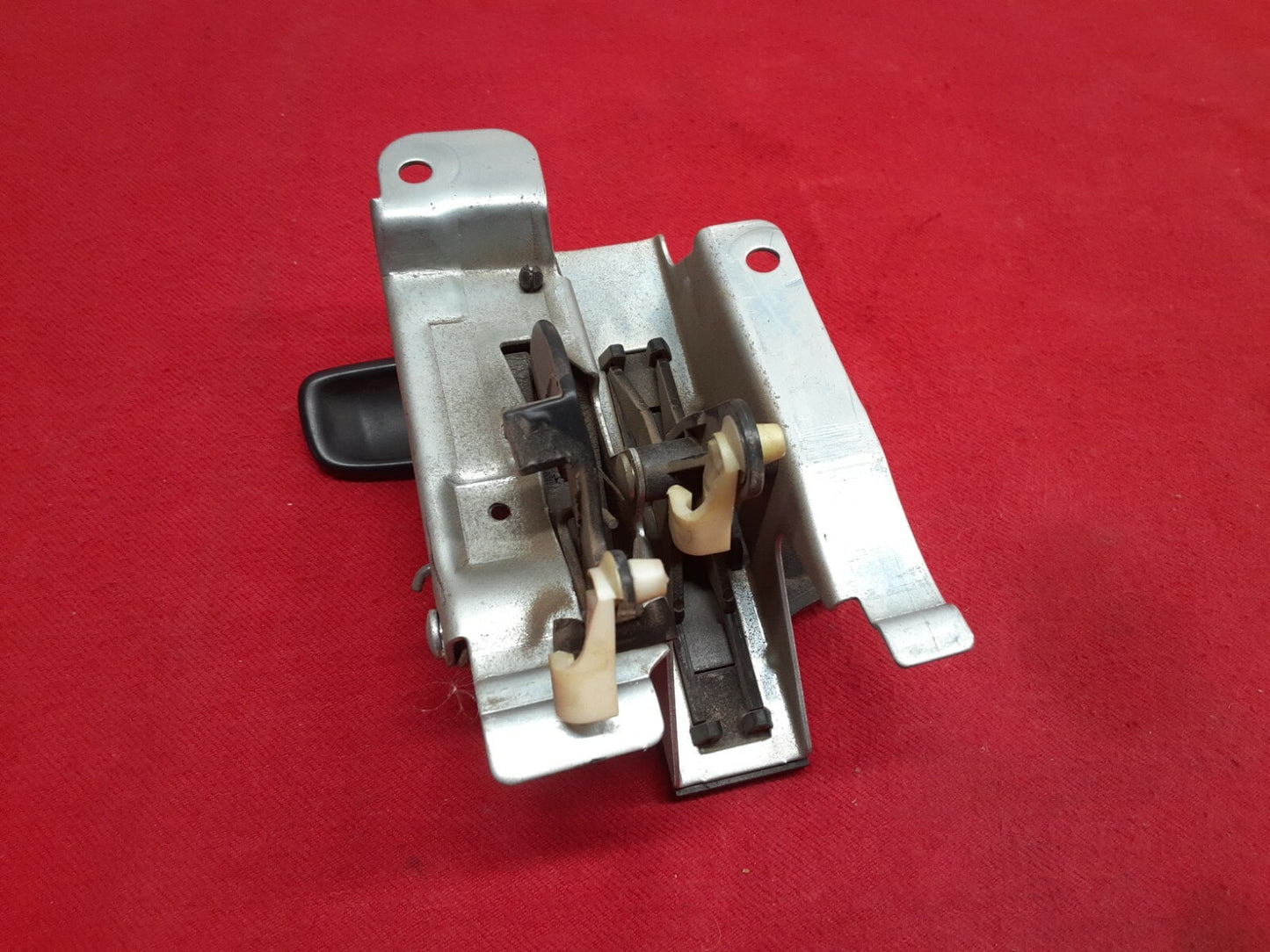 1996 1997 1998 Jeep Grand Cherokee Interior Door Handle Lock PASSENGER REAR