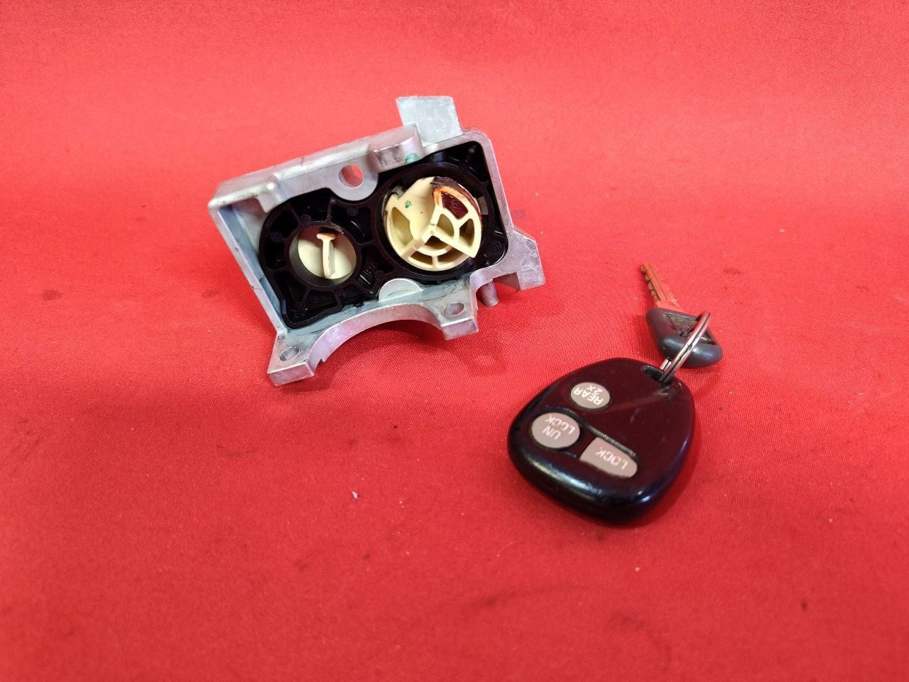 1998-2000 Chevy GMC Cadillac Ignition Lock Cylinder Door Tumbler Switch Key Set