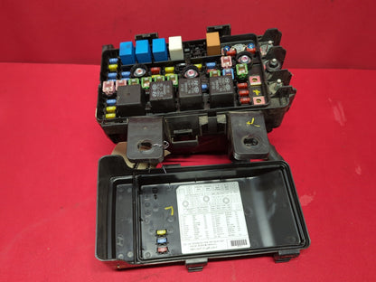 2009 2010 Hyundai Sonata 2.4L L4 A/T Engine Fuse Junction Block 91950-3K750