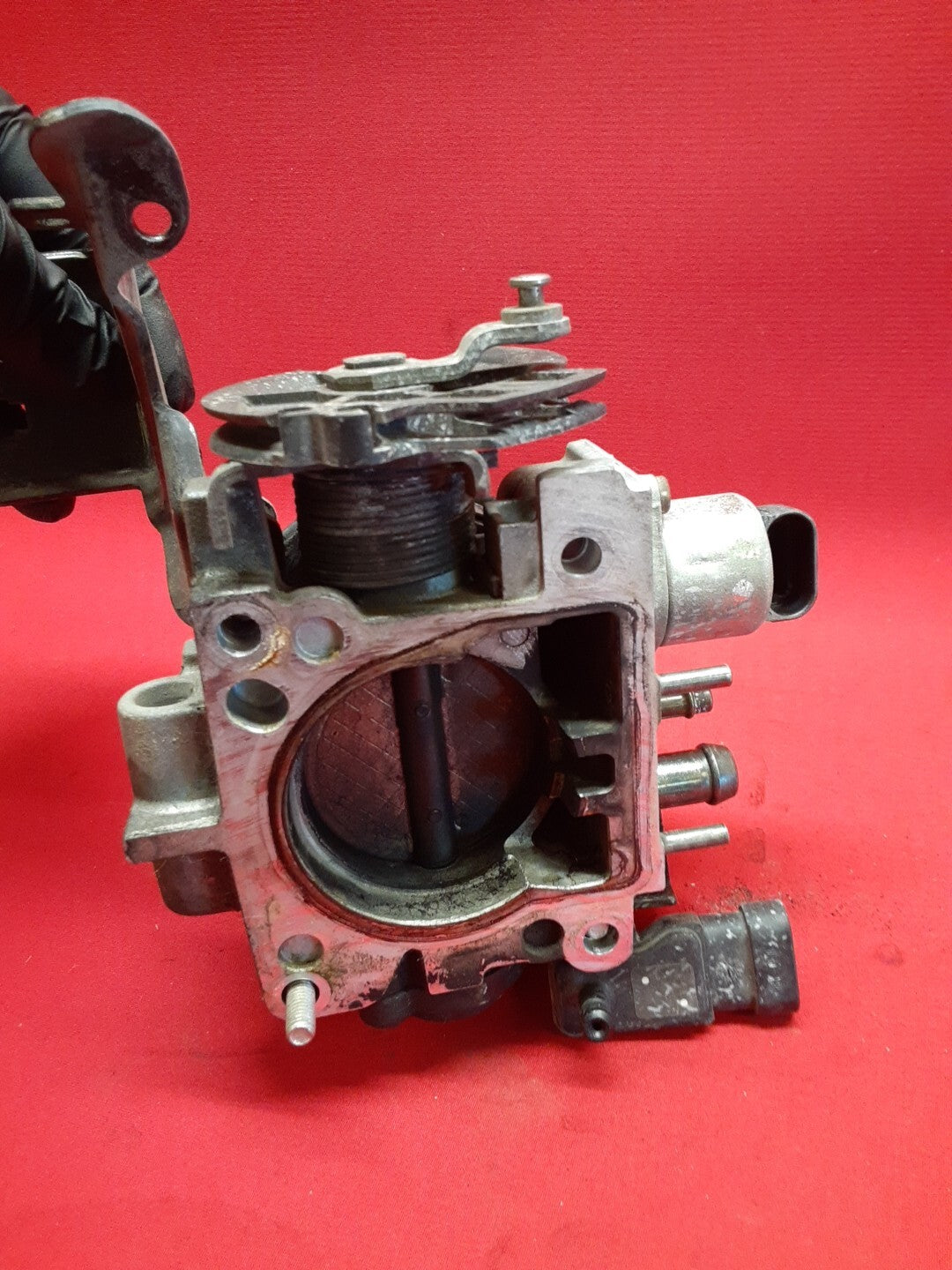 1999 GM Cavalier Sunfire 2.4L Throttle Body Assembly 17113584