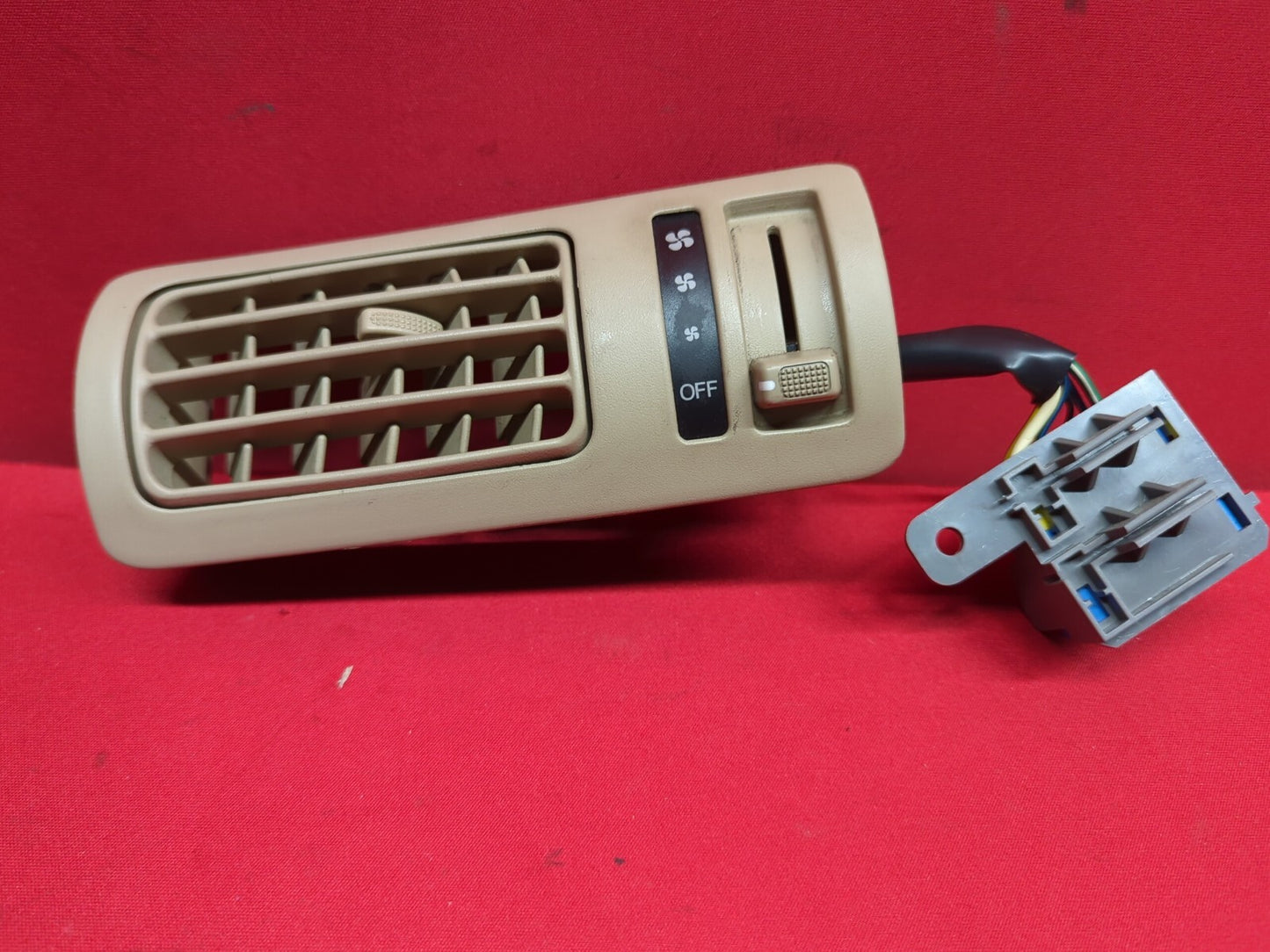 2011 - 2013 Kia Sorento 7 Passenger LEFT Air Duct Vent Beige 	97980-2B000
