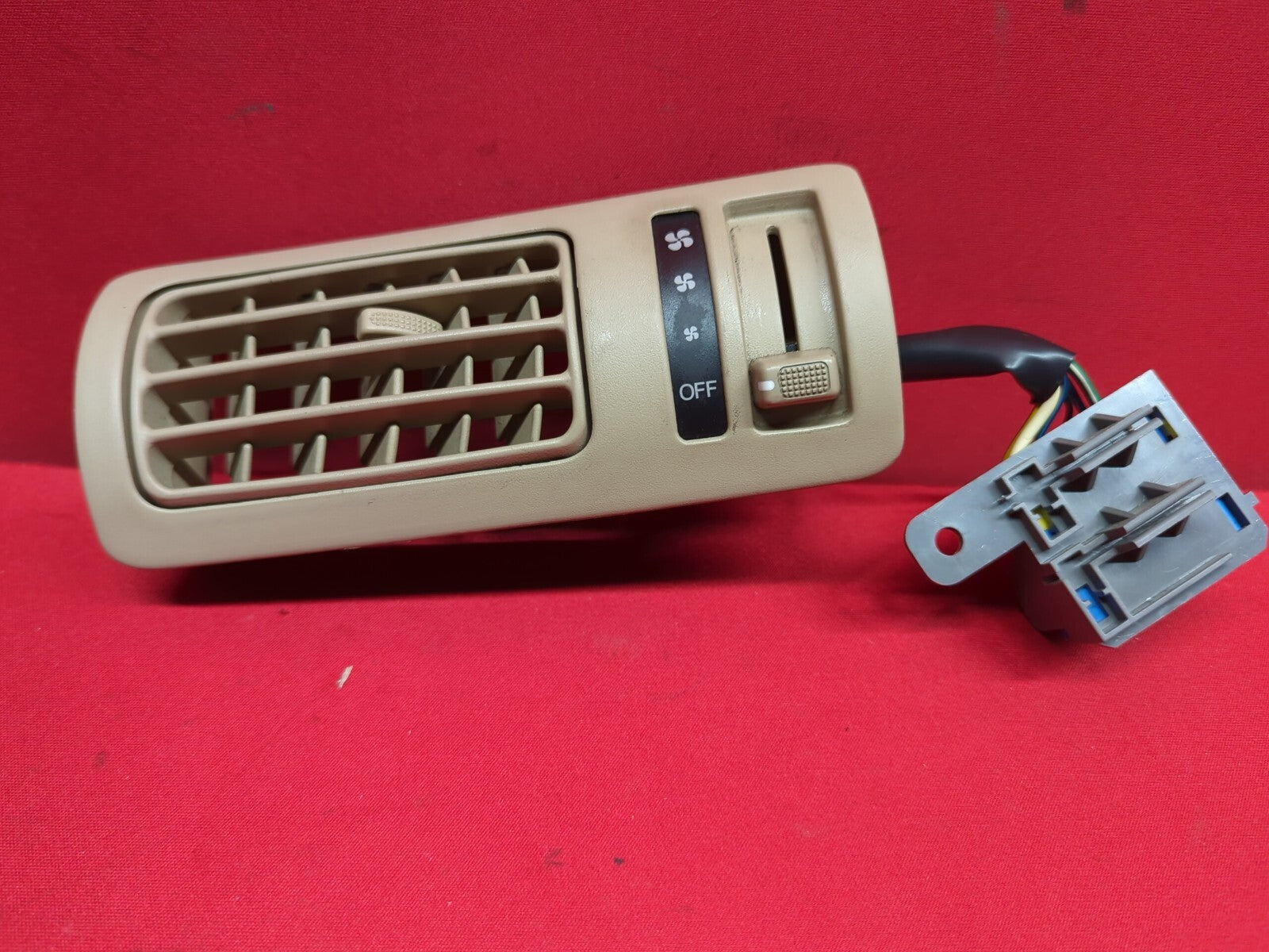 2011 - 2013 Kia Sorento 7 Passenger LEFT Air Duct Vent Beige 	97980-2B000