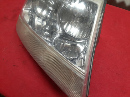 2001 - 2004 Jeep Grand Cherokee Limited Overland RIGHT PASSENGER Headlight Lamp