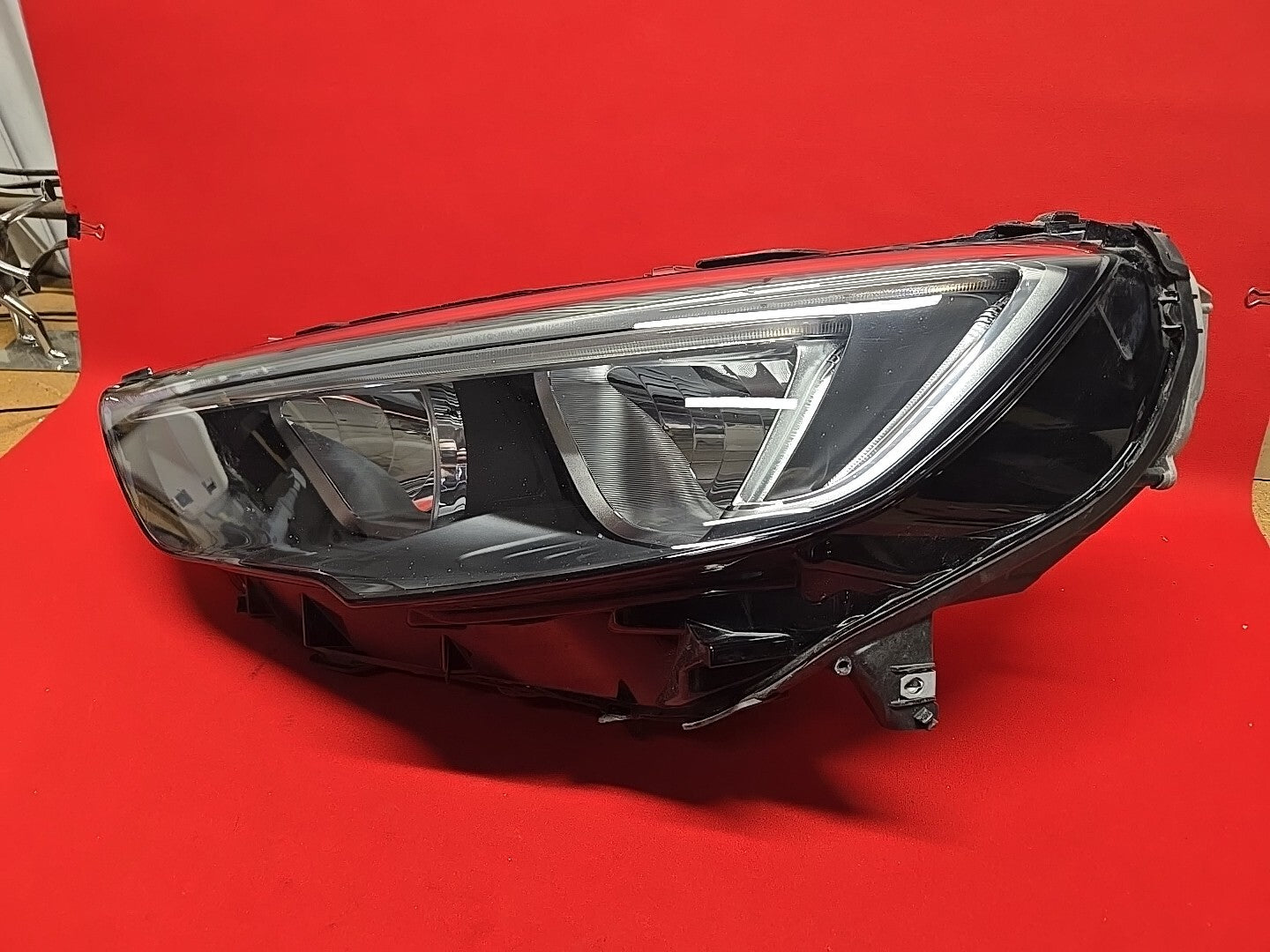 18-20 Buick Regal Sportback Tourx LEFT DRIVER Headlight HALOGEN - MNT TABS GOOD