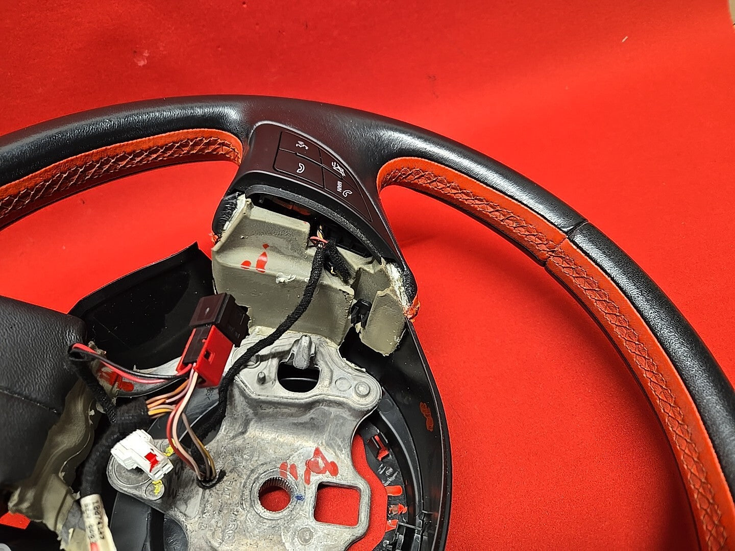 2013 2014 2015 2016 Fiat 500 / Fiat 500e Steering Wheel Black & Red Leather