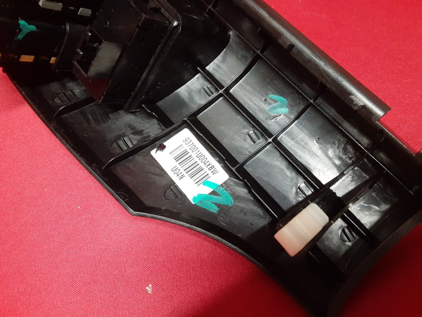 2011 - 2013 Kia Sorento Rear Wiper Traction Parking Aid Dash Assembly 937001U004
