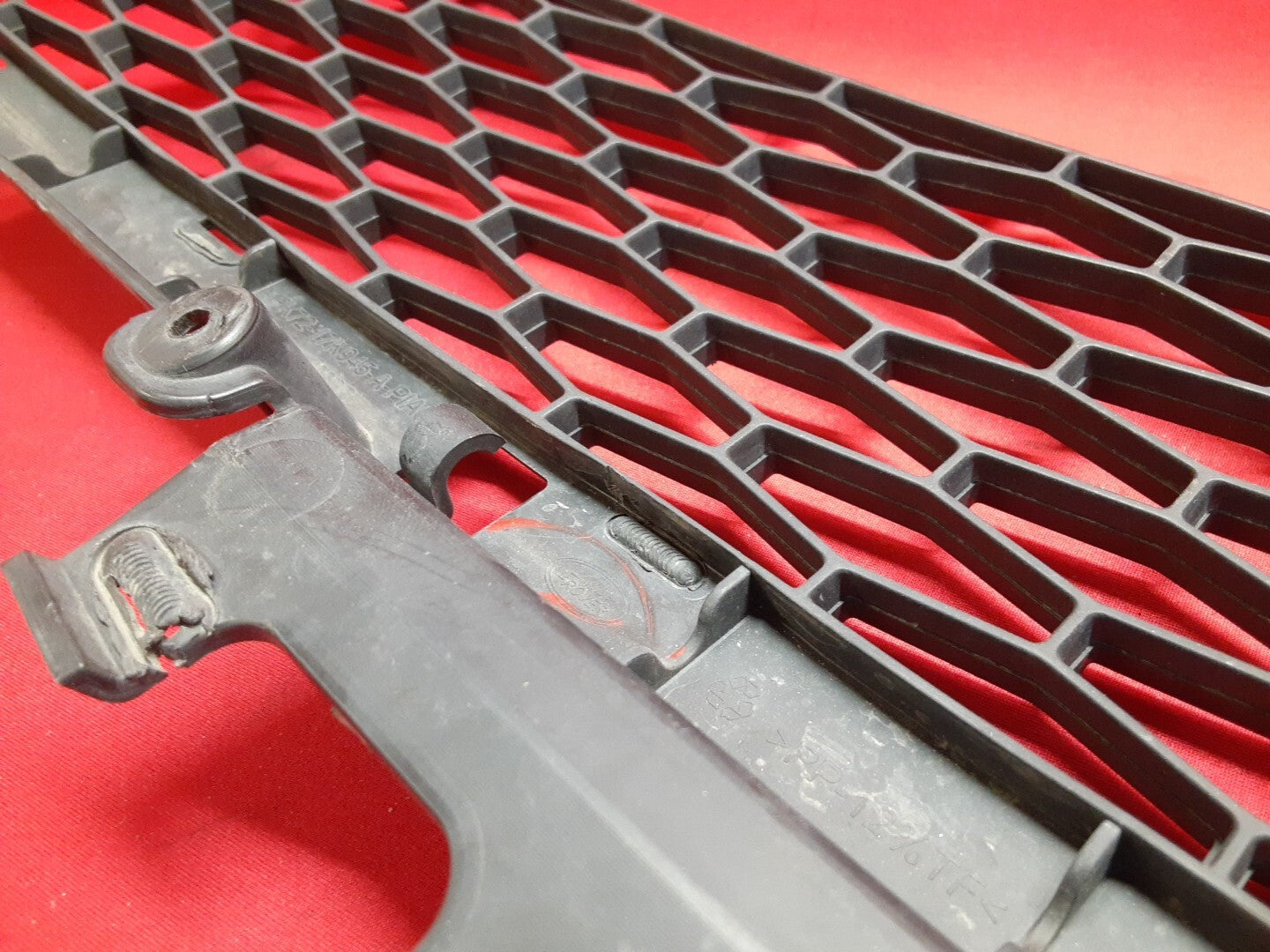 2016 Land Rover Discovery Sport FRONT LOWER Bumper Grille FK72-17K945-A