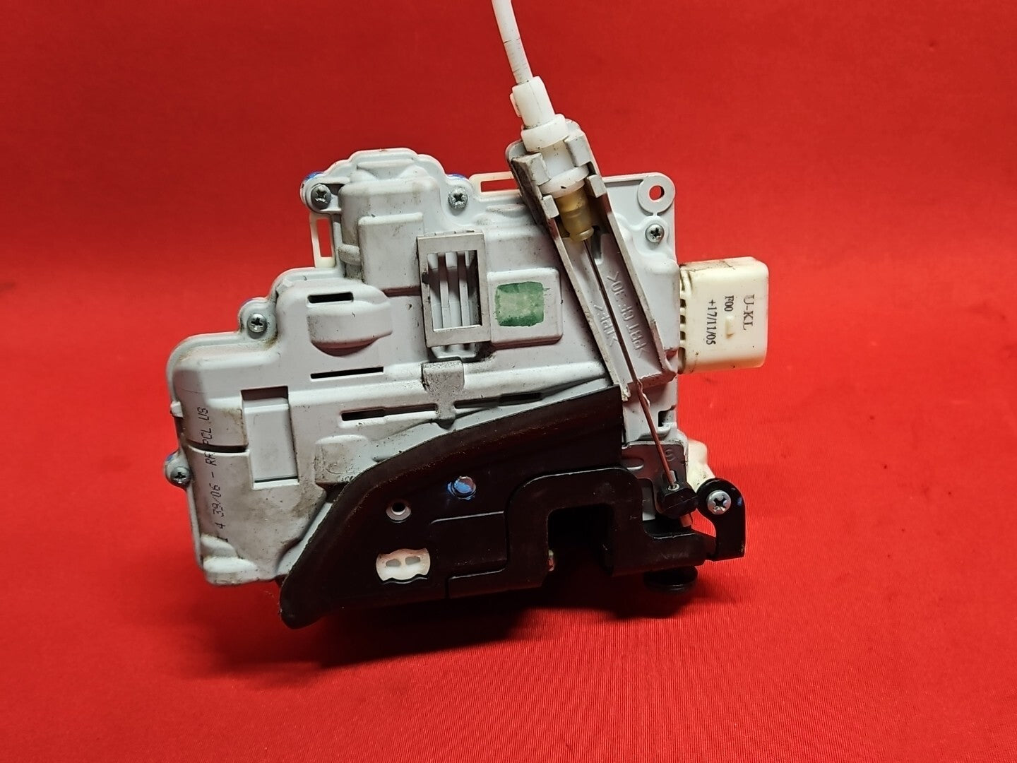 2007 - 2015 Audi Q7 Left Driver Rear Door Latch Lock Actuator 3C4-839-015-D