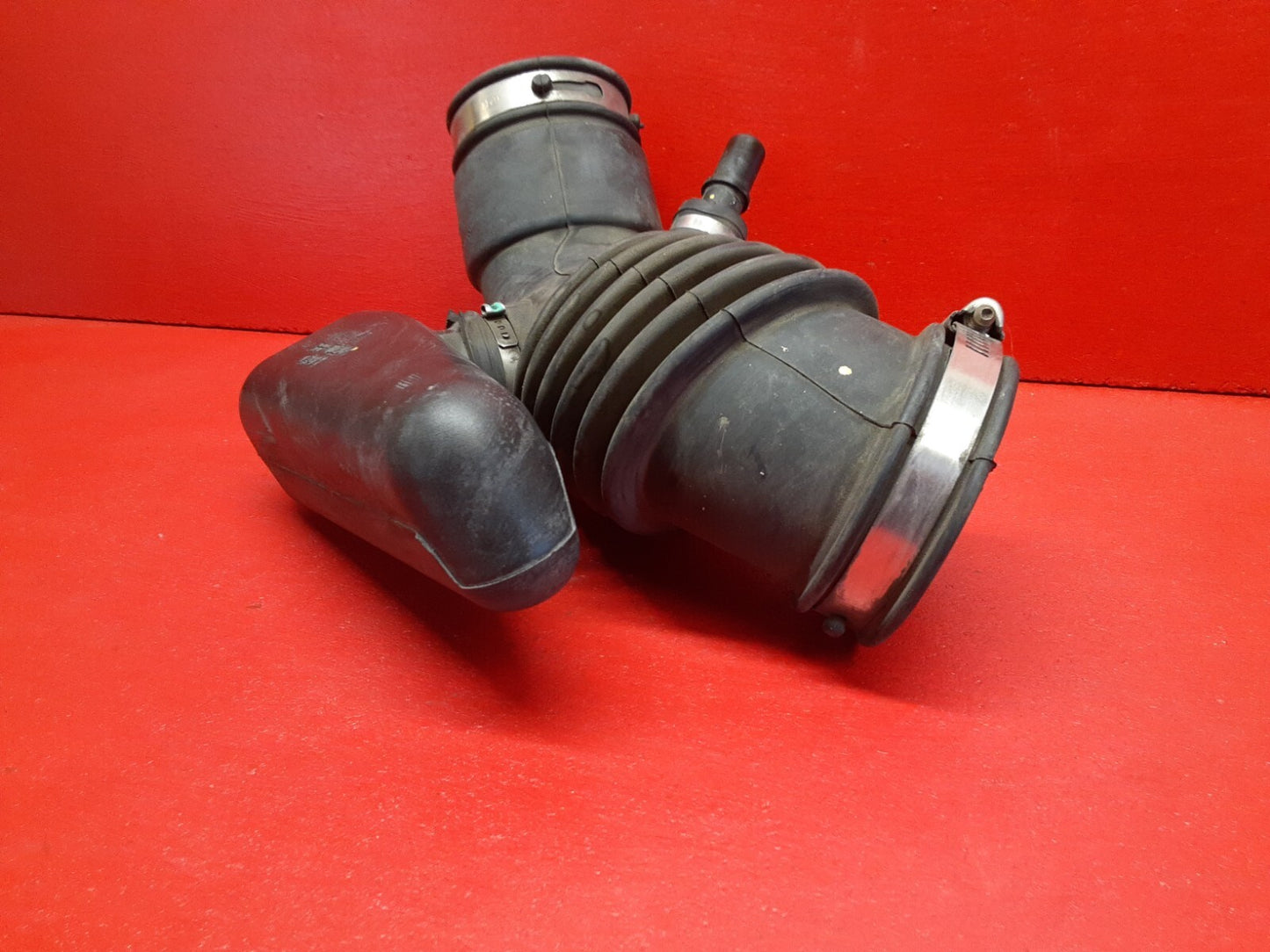 2008 - 2012 Ford Escape Hybrid Engine Air Intake Duct Tube Resonator Hose