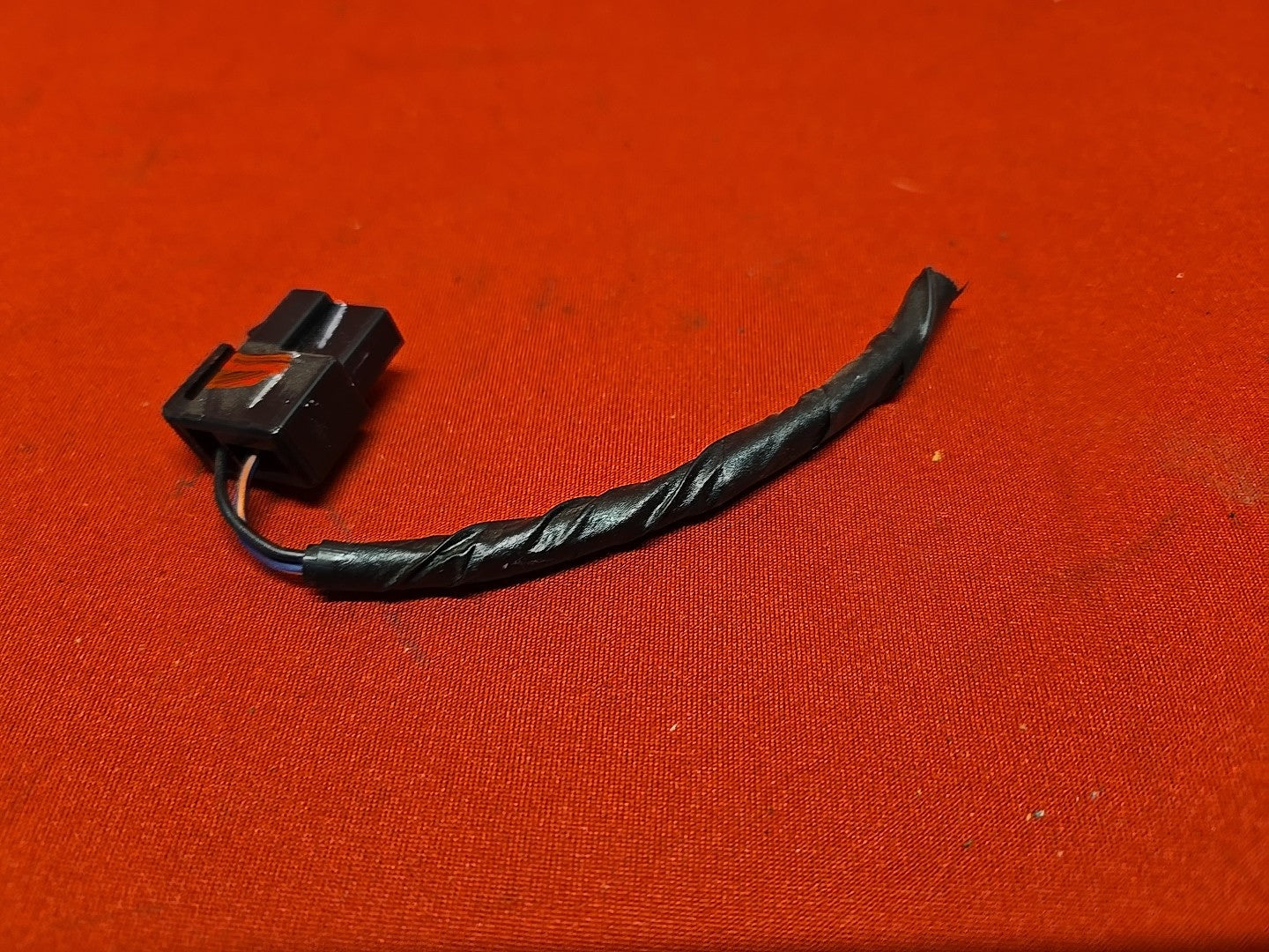 2009-2015 Kia Sorento Petrol Gas Fuel Filler Door Latch Release Actuator PIGTAIL