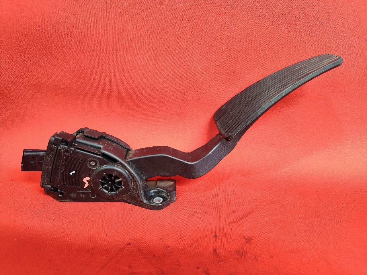2011-2020 Dodge Ram Pickup Accelerator Gas Foot Pedal 68043161AD