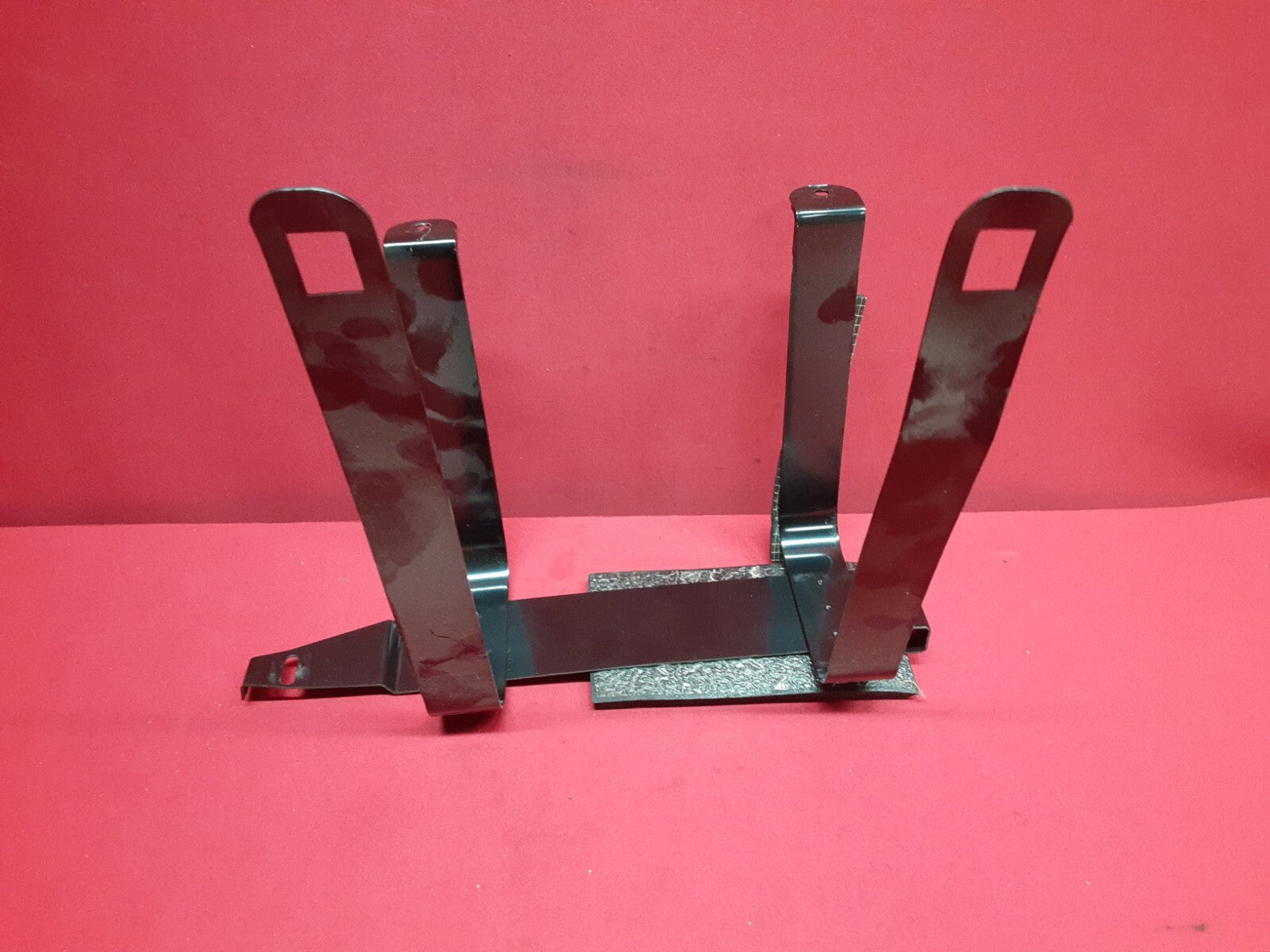 2001 - 2004 Nissan Frontier / Xterra Charcoal Vapor Canister 14950-5S601 BRACKET