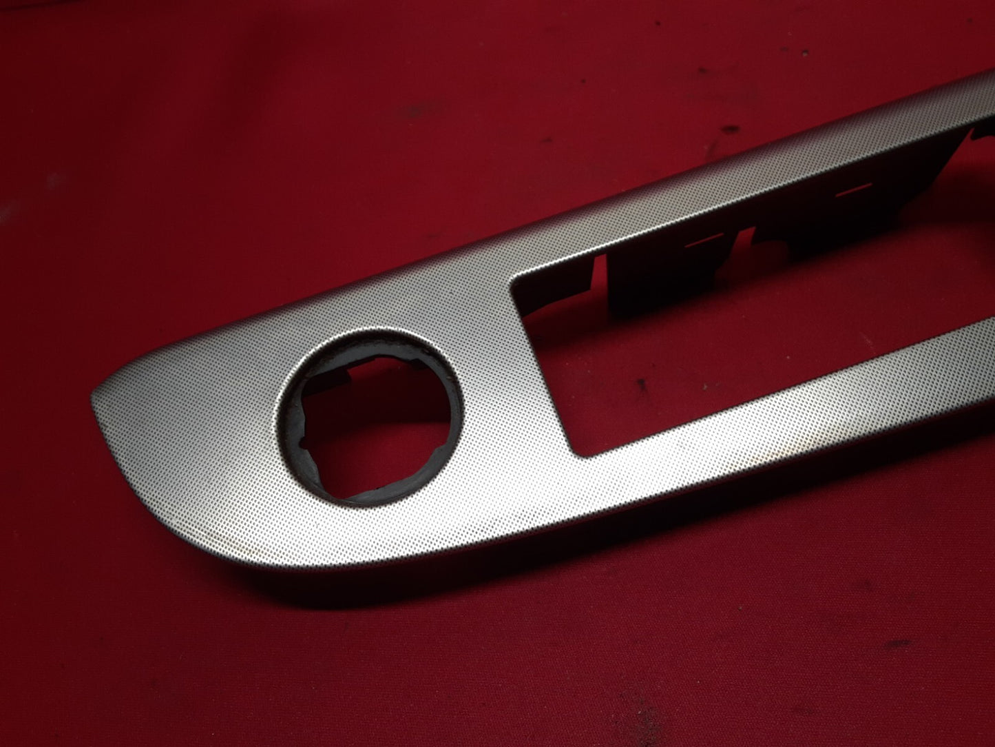 2006 - 2010 Jeep Grand Cherokee LEFT Master Window Door Bezel X35008303TJ