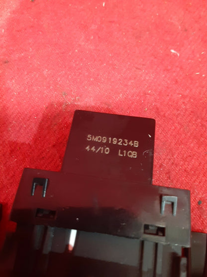 Volkswagen VW Center Dash Bezel Black SRS Passenger Indicator 5M0919234