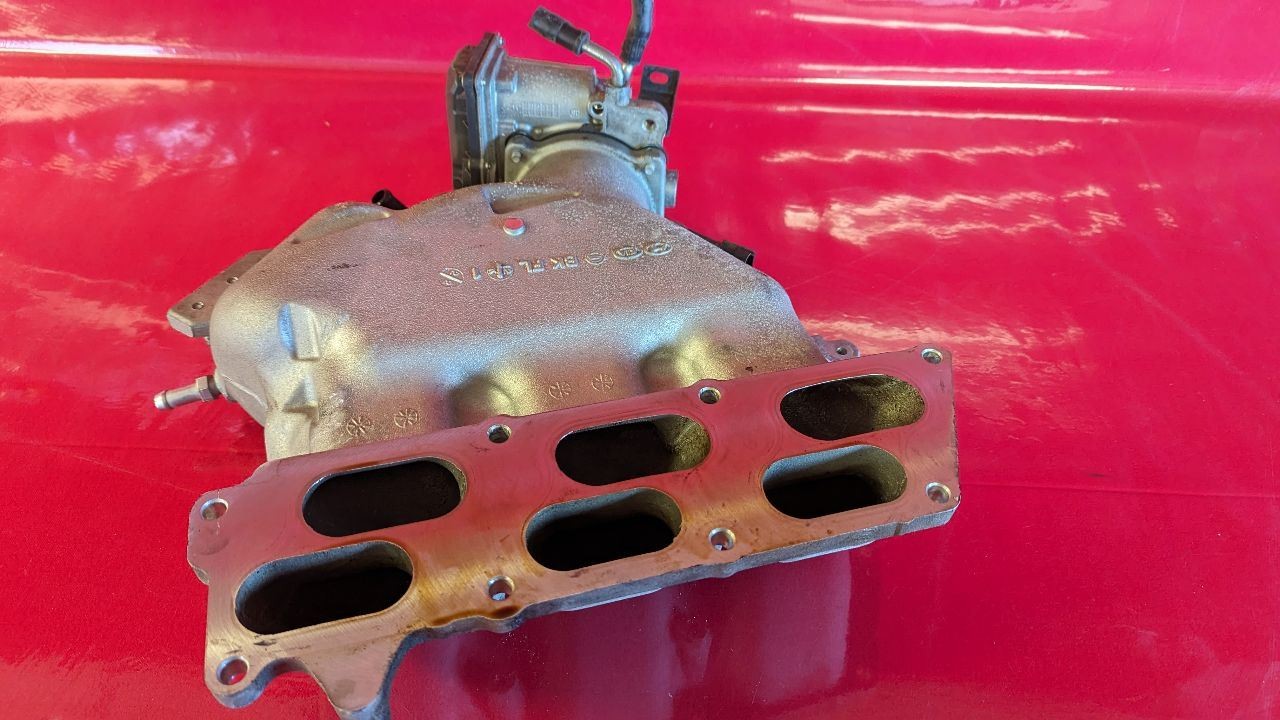 13-16 Hyundai Genesis Coupe 3.8L V6 Surge Air Intake Manifold UPPER Plenum Surge