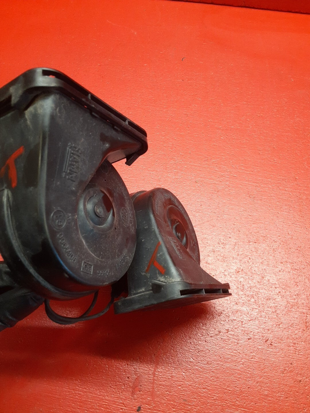 2013-2022 Land Rover Range Rover Dual Tone Horn Assembly HIGH LOW LR108993