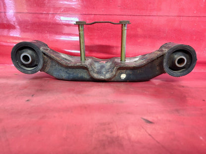 01-04 Subaru Outback Legacy 03-04 Baja H6 A/T Rear Differential Carrier Mount