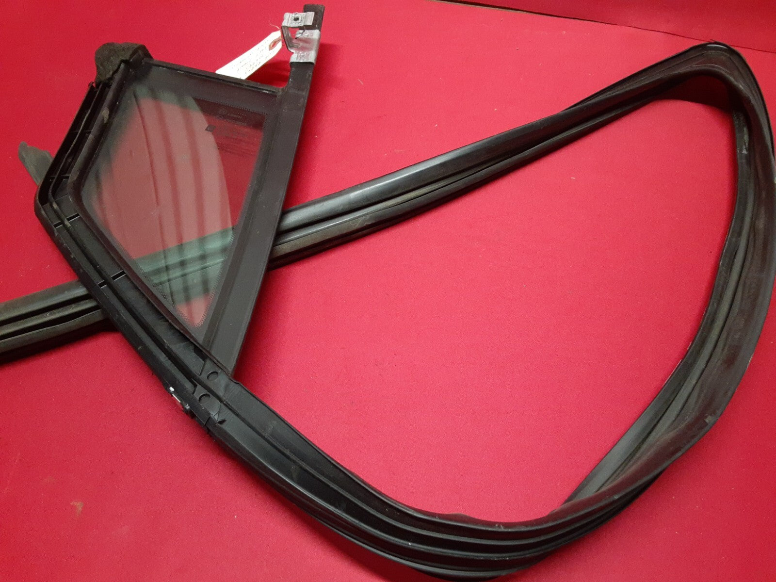 2011 - 2015 Chevy Volt FRONT LEFT Door Vent Quarter Glass Weatherstrip 22906079