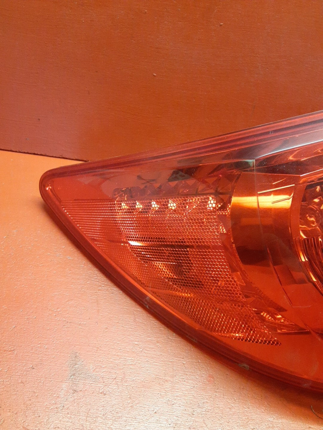 2009-2012 Chevrolet Chevy Traverse LEFT DRIVER OUTER Tail Light Lamp 15912687