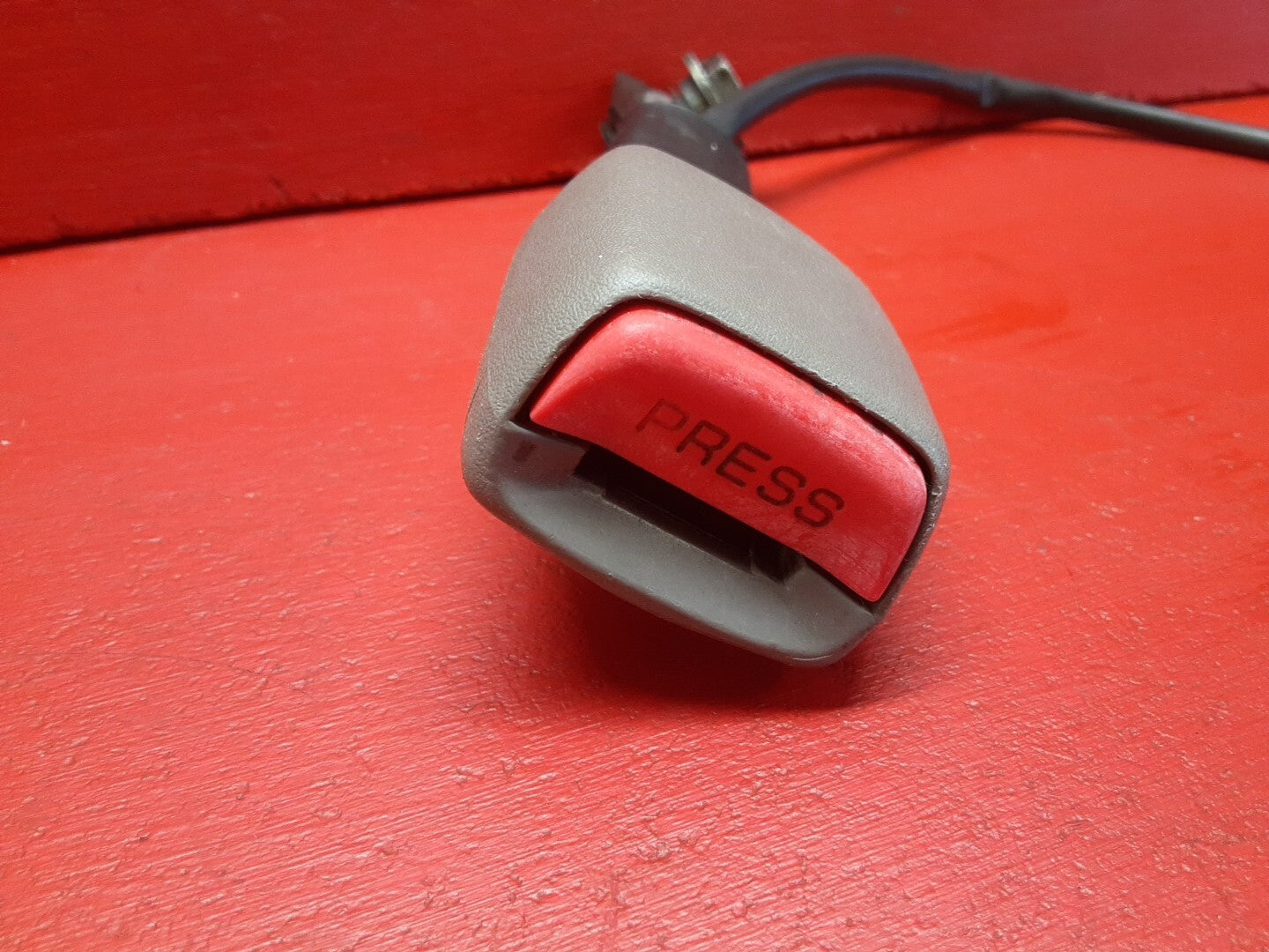 2000 - 2003 Nissan Sentra FRONT LEFT DRIVER SIDE Seat Belt Buckle End