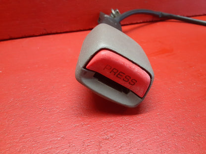 2000 - 2003 Nissan Sentra FRONT LEFT DRIVER SIDE Seat Belt Buckle End